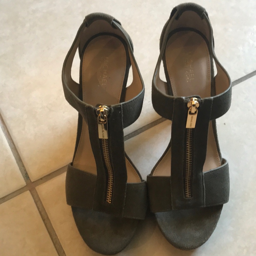 Fab Michael Kora army green sweade. NEVER worn